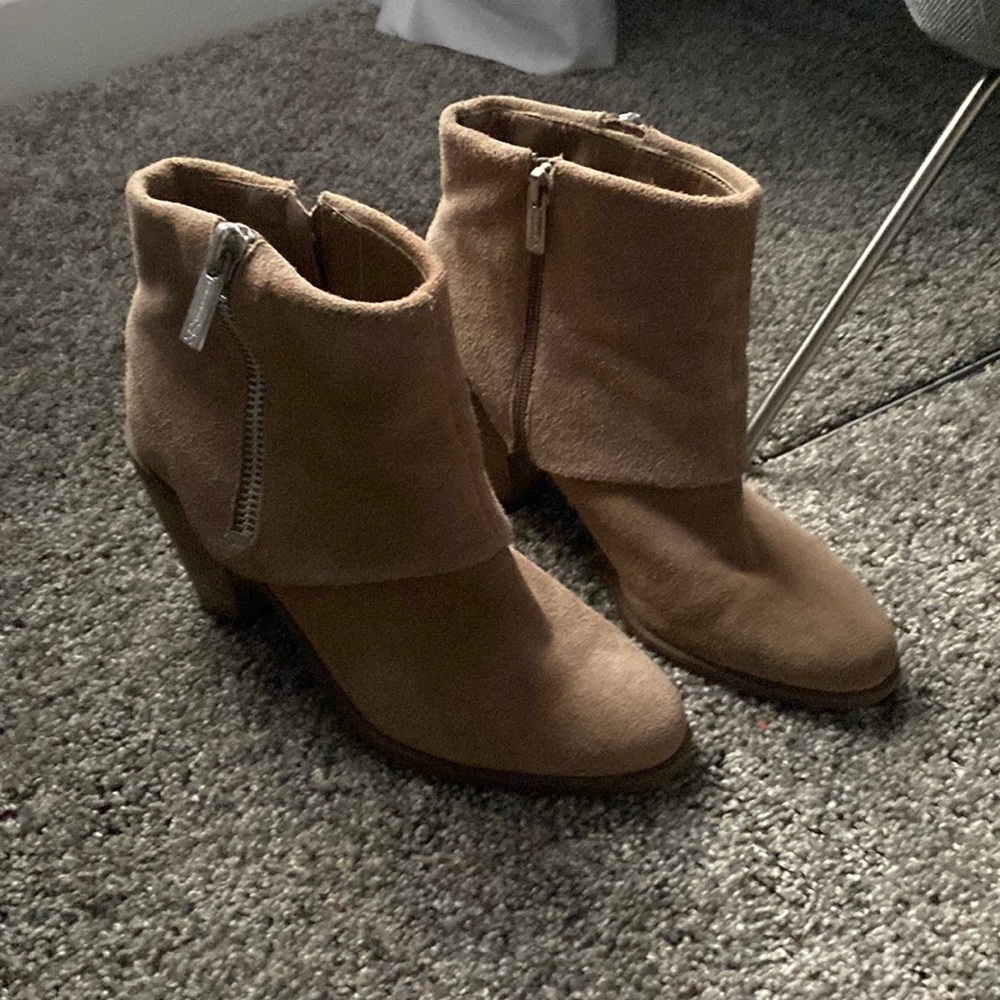 Jessica Simpson tan boots. Size 8